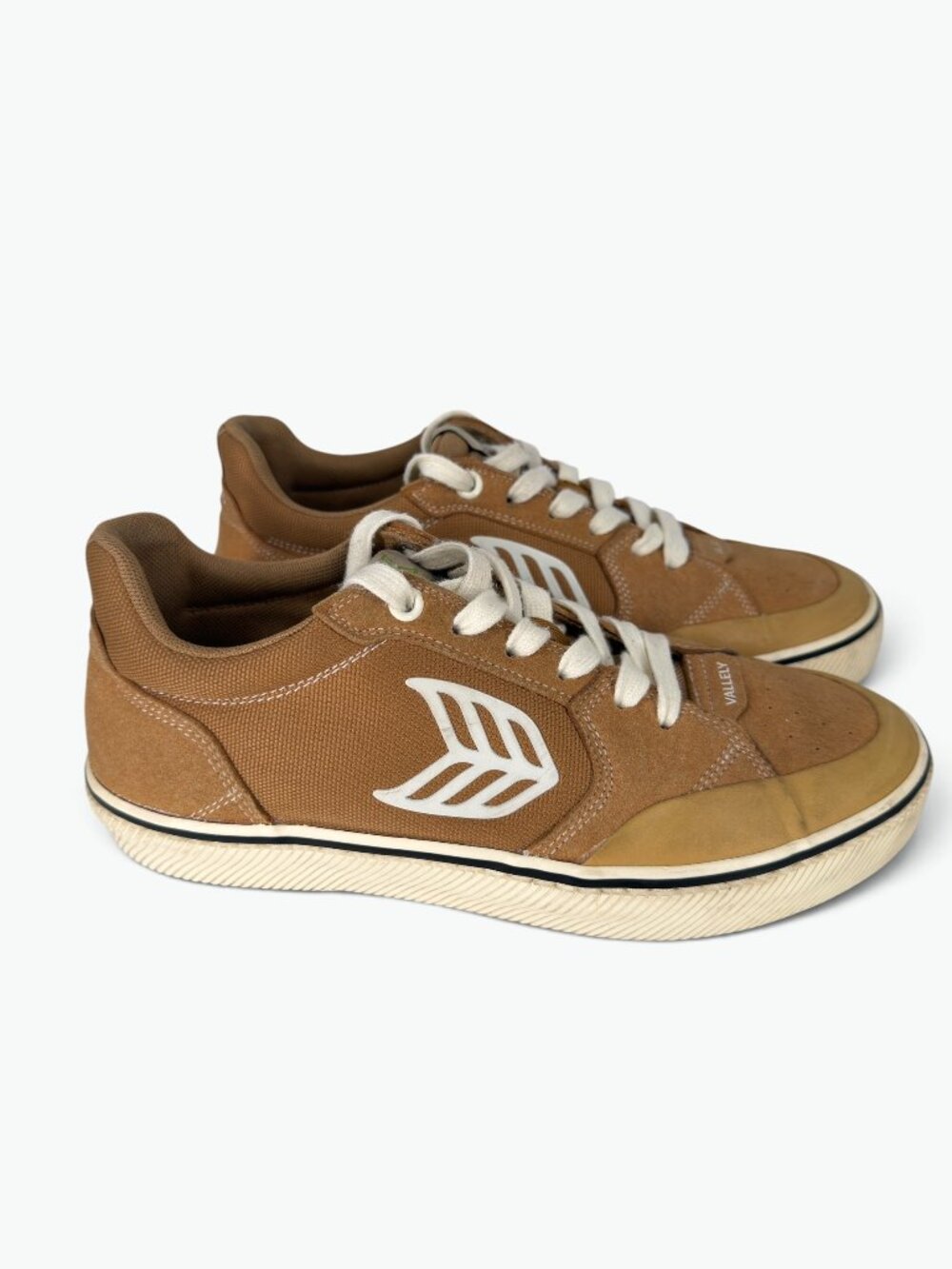 Cariuma Vallely Pro Sneakers Tan Suede Canvas US 7.5